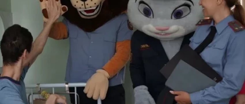 Посещение ребят в больнице и акция по безопасности