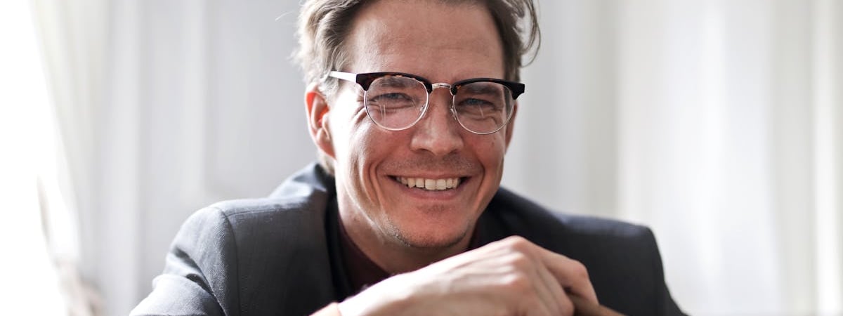 В Орше женщину оштрафовали на 1200 рублей за лайк под картинкой со свечой; она записала видео с просьбой об огласке