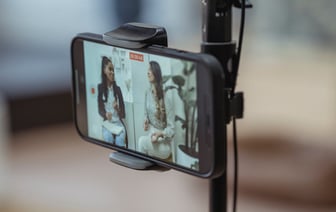 «Мы не спынімся, пакуль усе не будуць вольнымі» – Ціханоўская з’явілася на экранах па ўсёй Беларусі