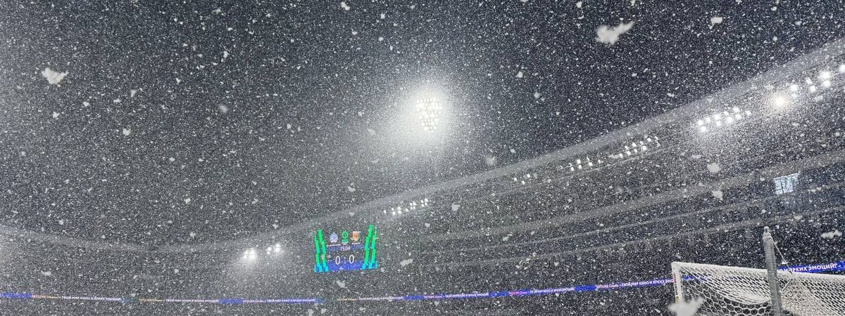 В Минске отменили футбольный матч столичного «Динамо» и Немана из-за «экстремальных условий» — Видео