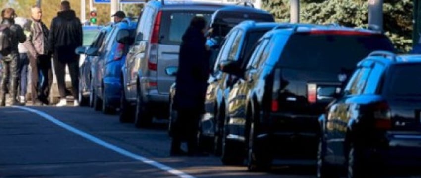 Долгая дорога в Польшу: в очереди на въезд ожидает 1305 машин и 88 автобусов