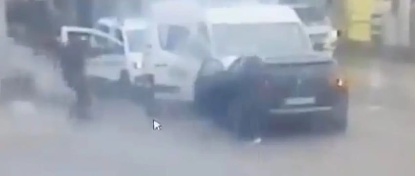 Видео: 2 Минуты "Экстремального Насилия" Во Время Побега Фургона из Французской Тюрьмы