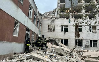 Удар ракет по центру Чернигова унес жизни 11 человек. Украина обвинила Россию