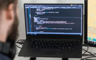 На компьютерах с Windows стала сама по себе появляться папка inetpub. В Microsoft рассказали, стоит ли опасаться и удалять? — Фото