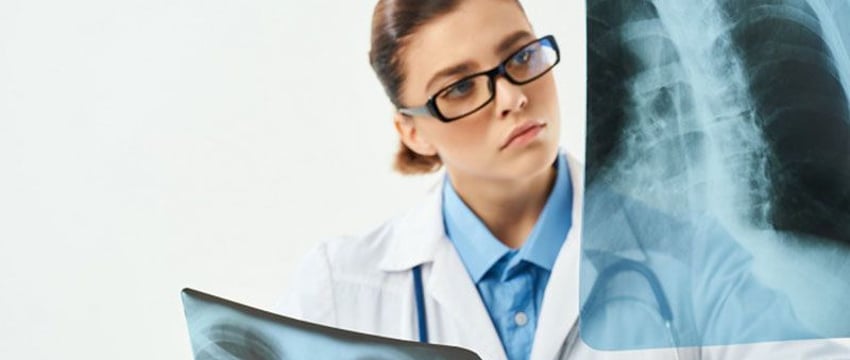 Врачи напомнили о риске смерти от рака легкого у курильщиков