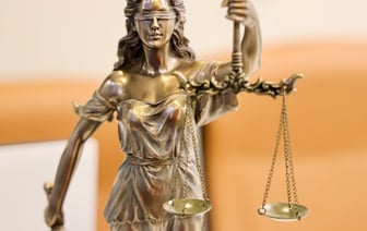 «Слегка ударила по ягодицам» — в Минске оштрафовали женщину, которая «отшлепала» 7-летнего сына