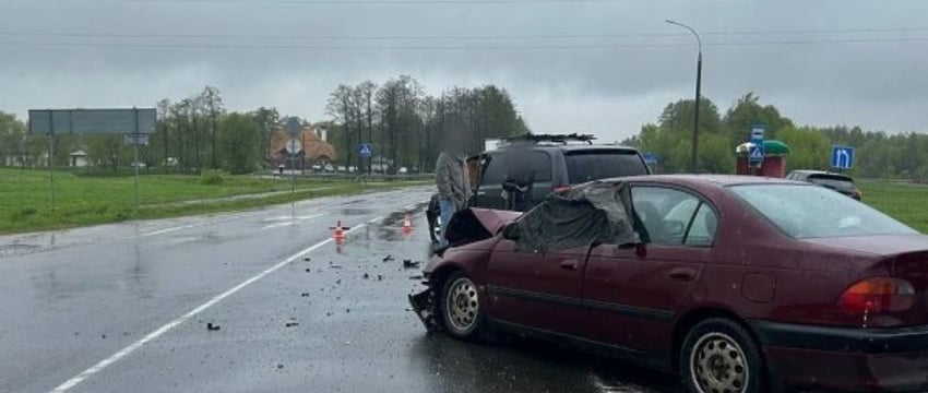 В Бресте столкнулись Dodge и Toyota. Подробности ДТП