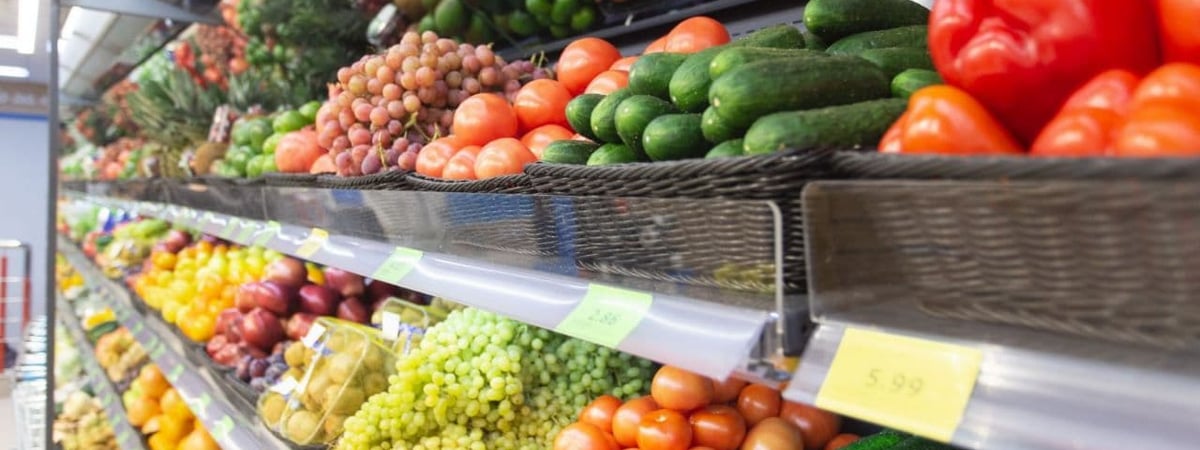 В Гродно пьяная девушка бросалась продуктами — что было дальше