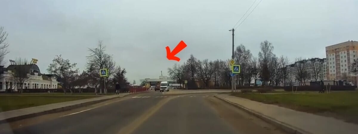 ГАИ Бобруйска показала, за какой «опасный маневр» водитель получил 252 рубля штрафа и лишился прав — Видео