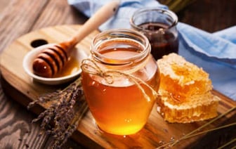 Правда ли, что мёд – безвредная альтернатива сахару? Что об этом думают врачи
