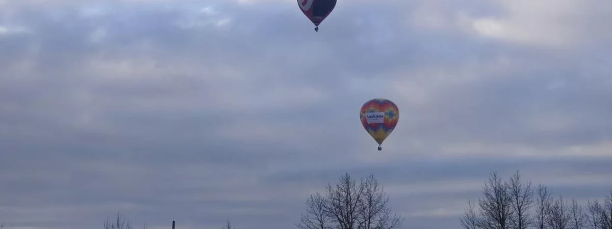 Над Минском заметили два гигантских воздушных шара. Что это было? — Видео