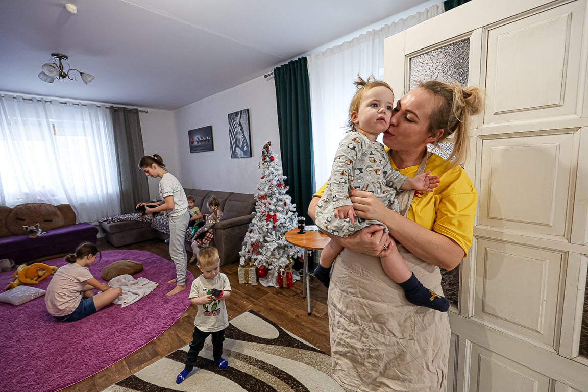 Как живет семья из Брестской области, в которой 15 детей