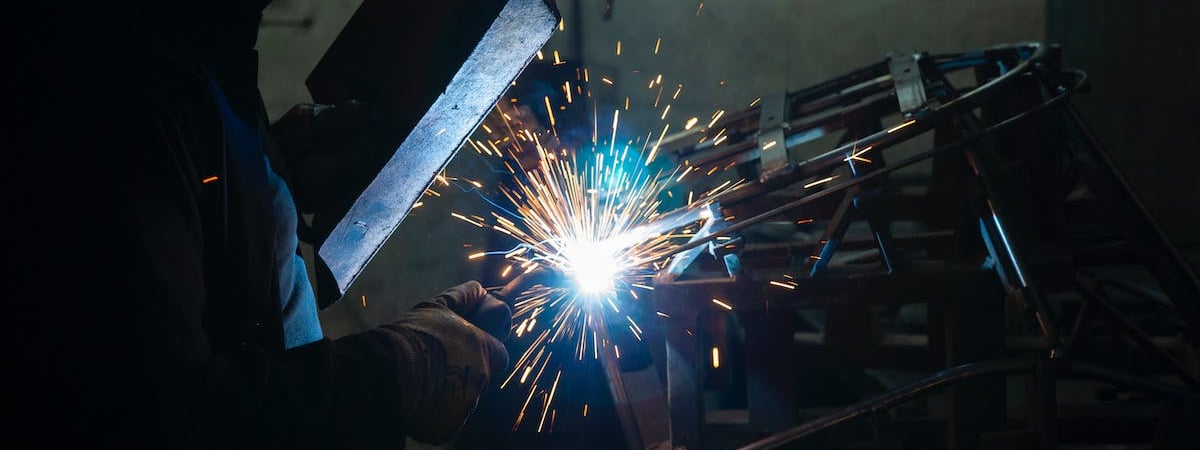 Силовики задержали сварщика из‑за комментариев в чатах