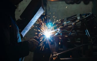 Силовики задержали сварщика из‑за комментариев в чатах