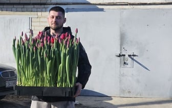 Житель Бреста вырастил 3000 тюльпанов в гараже