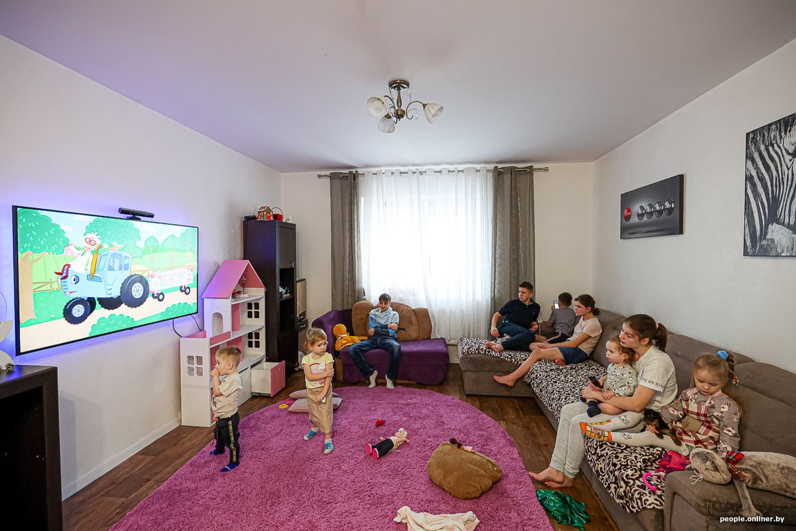 Как живет семья из Брестской области, в которой 15 детей