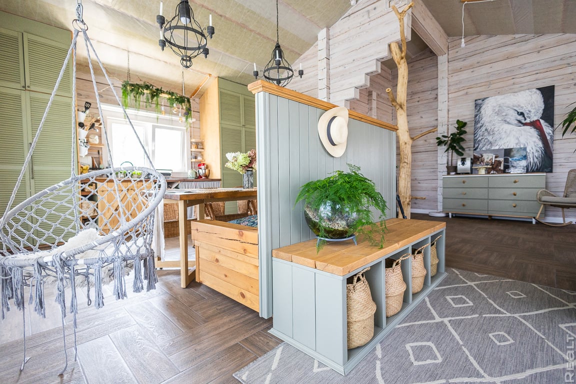 Молодая семья построила уютный дом из старого сруба. Побывали у них в гостях