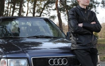 19-летний студент за год проехал более 40 000 км на отцовской Audi 80. А затем купил себе такую же!