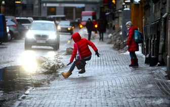 Тепло, но скользко. На первых выходных апреля синоптики пообещали +17°С и гололедицу