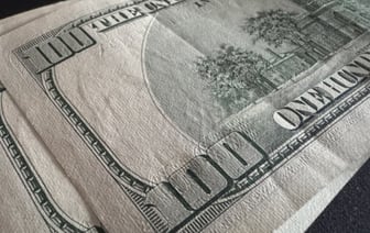 Белорусские банки продают доллары по заниженной стоимости. Что случилось?