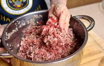 Заверните сочную начинку в этот овощ вместо капусты. Нашли необычный и простой рецепт голубцов — Полезно