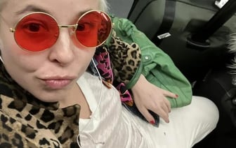 В США пассажирку сняли с рейса из-за отсутствия бюстгальтера