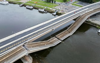 «Существует опасность для жизни» — В Дрездене рухнул мост через Эльбу — Фото