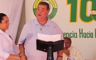 Мэр города Колумбия потерял штаны прямо во время выступления