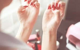 Правила поведения в салоне красоты: что бесит мастера по маникюру