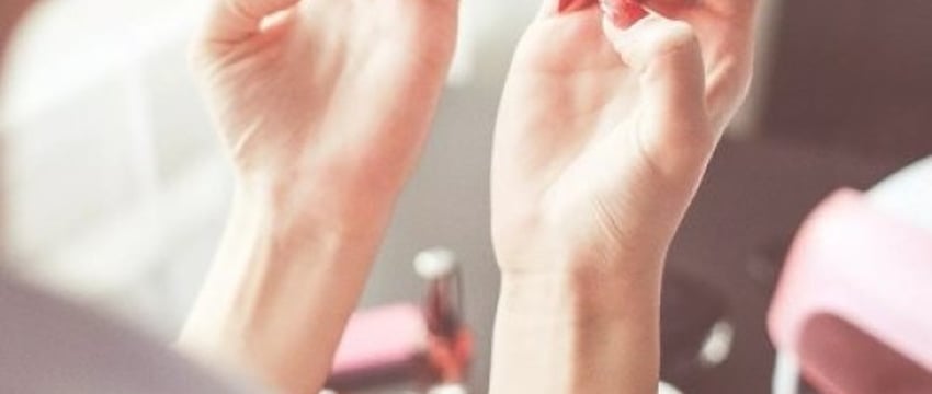 Правила поведения в салоне красоты: что бесит мастера по маникюру