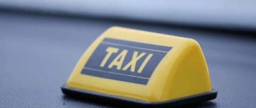 Пьяный пассажир ударил ногой женщину-водителя такси из Барановичей