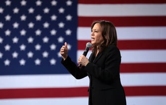 "Кошатница и Соплячка: нападки СМИ на Камалу Харрис следуют мрачной схеме"