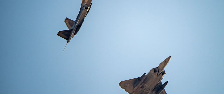Военные самолеты США F-22 прибывают на Ближний Восток на фоне опасений ирано-израильской войны.