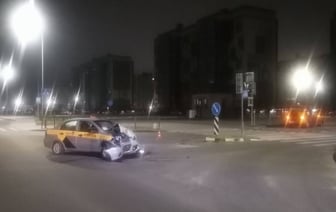 Ночью в Бресте такси попало в ДТП