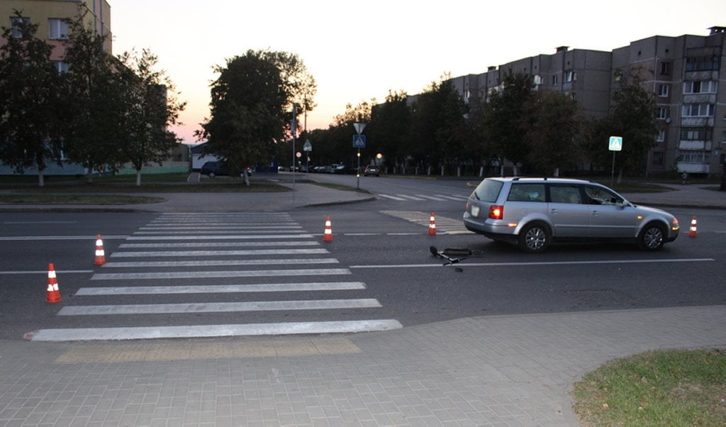 В Волковыске легковушка сбила школьницу на электросамокате - опубликовано видео