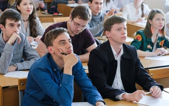 Минобразования предложило белорусским старшеклассникам бороться с «фейками и мейнстримами». Какие 6 факультативов ввело?
