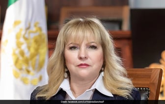 Мэр Мексики был убит на следующий день после избрания первой женщины президентом.
