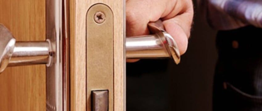 Кража в Барановичах: собутыльник украл 6 000 рублей и 30 пачек сигарет