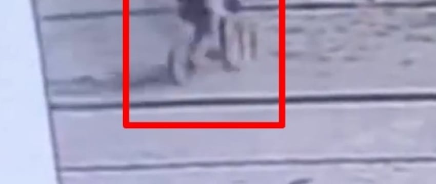 Ребенок на велосипеде неожиданно выехал на переход и попал под колеса