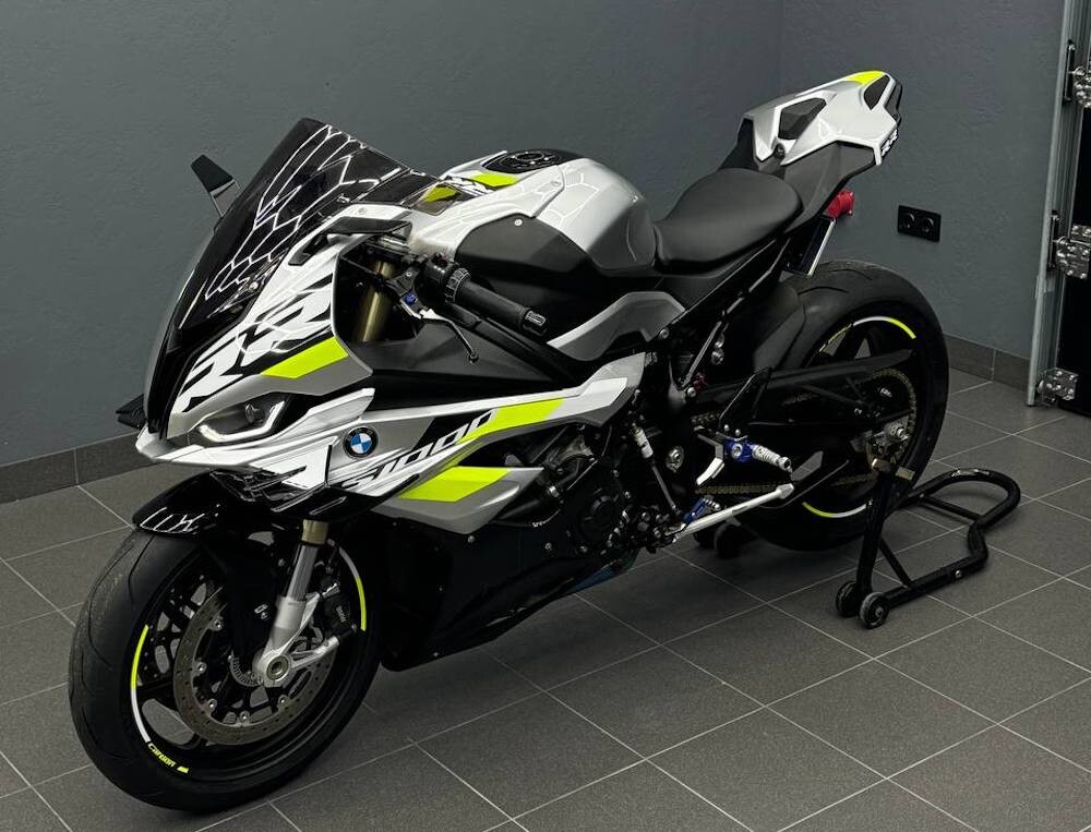 Брестчанин заказал BMW S1000 RR из США и сделал его звездой Instagram