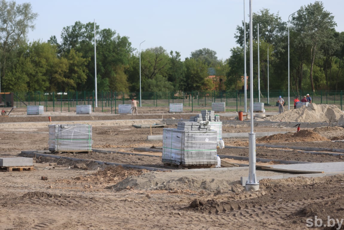 В Бресте премьер-министр Беларуси Роман Головченко ознакомился с производством газовых плит и строительством патриотического центра