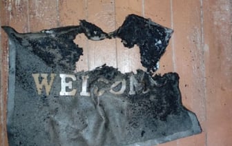 Житель Ивацевичей поджег входную дверь квартиры неприятеля