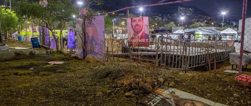 "Чистая паника": девять человек погибли в результате обрушения сцены во время предвыборного митинга в Мексике"