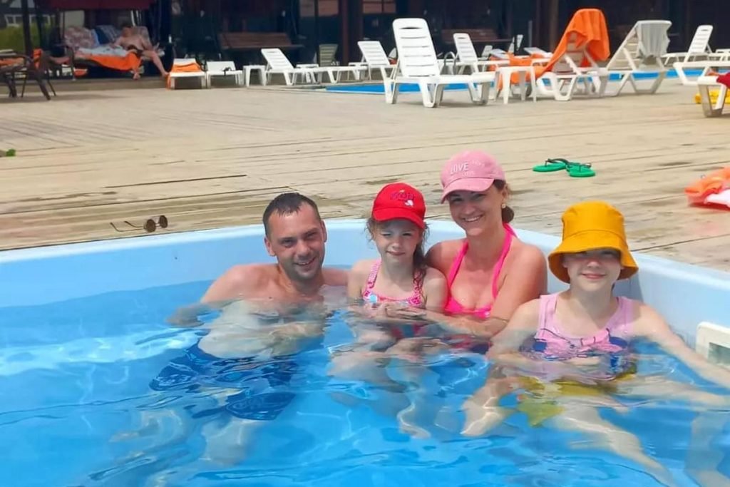 Ночевали в машине, чтобы попасть в ЗАГС. История одной свадьбы в Барановичах