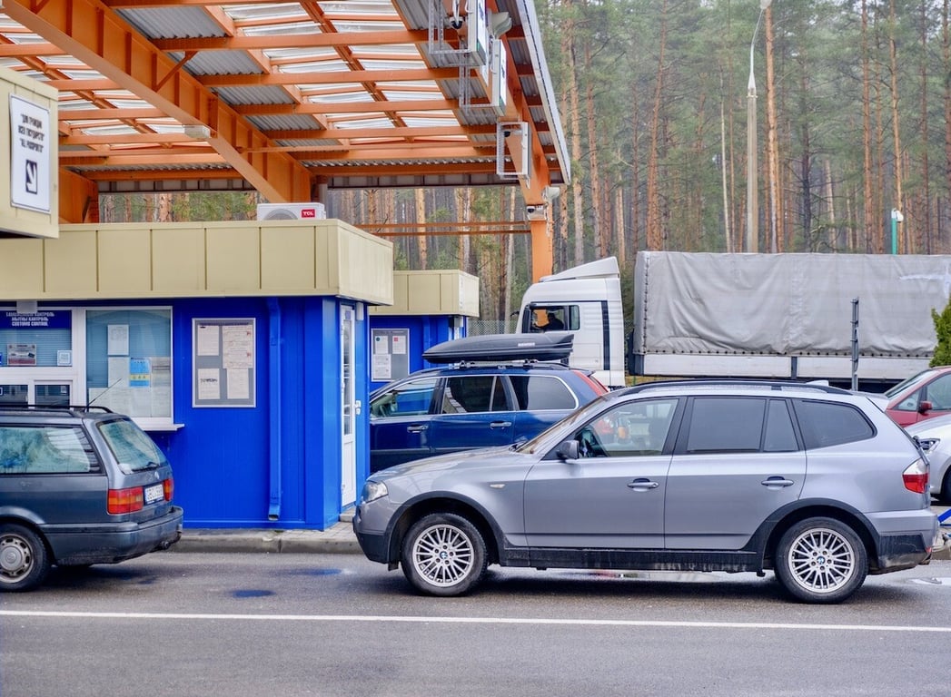 Как провезти в Беларусь авто из Европы с объёмом двигателя выше 1,9 литра? Узнали у тех, кто смог