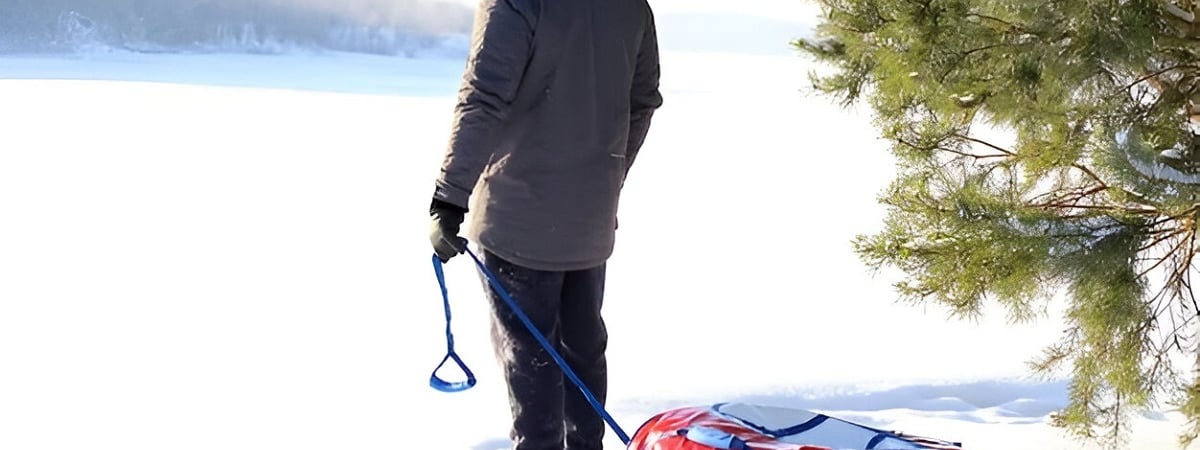 В Орше милиция задержала мужчину с тюбингом. Что не так? — Видео