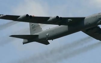 Истребители России подняли в небо из-за двух бомбардировщиков США