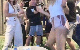 «Я же говорила, что мы немного выпьем» — Соболенко показала, как веселится после победы на Australian Open — Видео