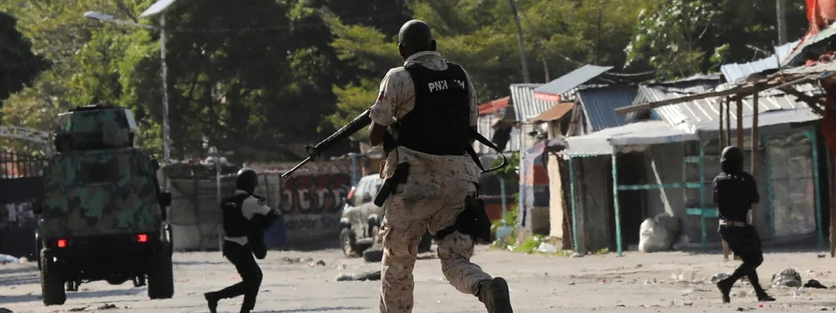 На Гаити банды подняли восстание и выпустили из тюрьмы больше 3500 заключенных — Видео