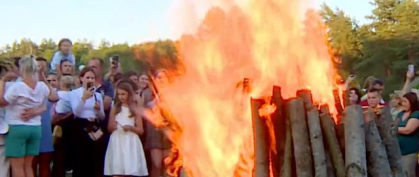Гадания, плетение венков, прыжки через костёр: как в Беловежской пуще праздновали Купалье